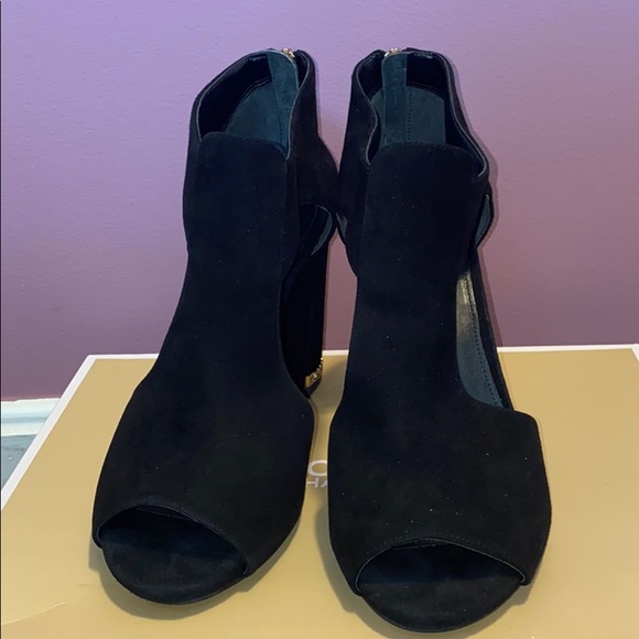Black Micheal Kors heeled boot - Picture 2 of 5